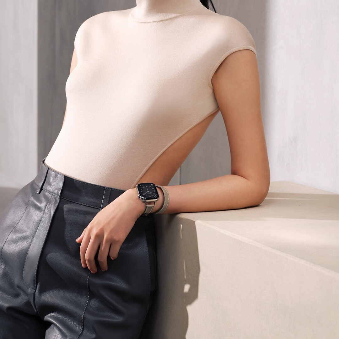 band-apple-watch-hermes-double-tour-42mm-attelage – 0004041J18-worn-2-0-0-2000-2000-q99_g