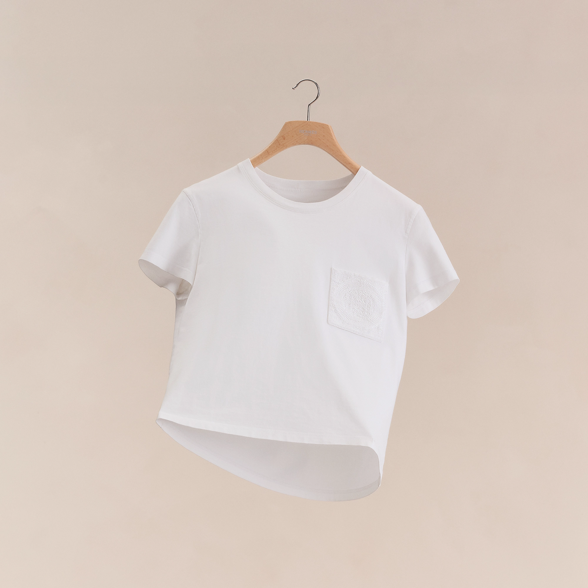 embroidered-pocket-t-shirt–6E4615DA90-worn-1-0-0-2000-2000-q99_g
